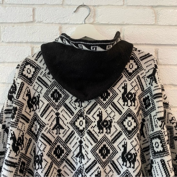 Alpaca Connection Hooded Sweater Shawl Poncho Black White Women’s One Size - Picture 6 of 11